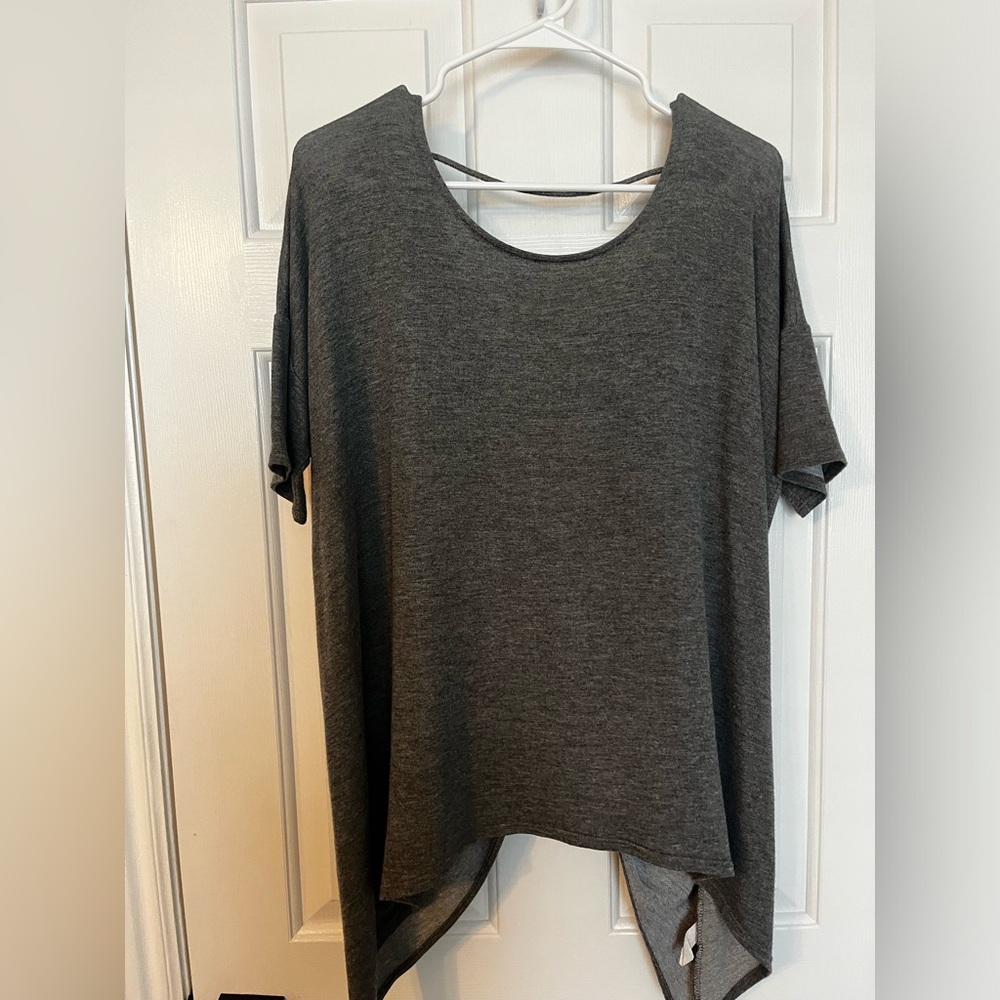 Gray backless flowy tee